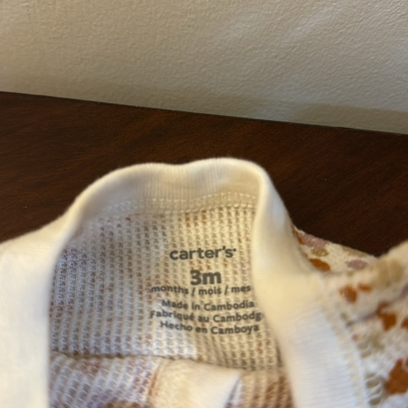 Carter’s girls size 3 months outfit with feet - Picture 3 of 3